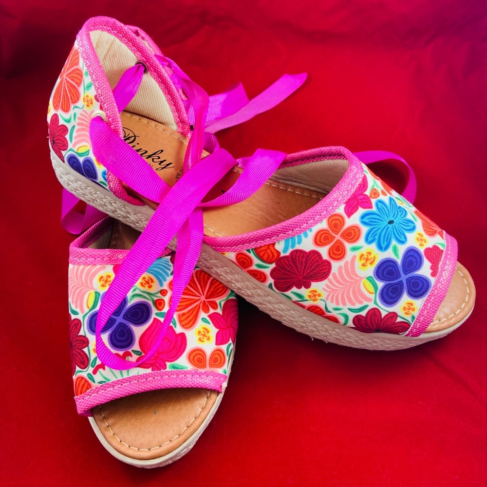Size 7 Mexican floral wedges